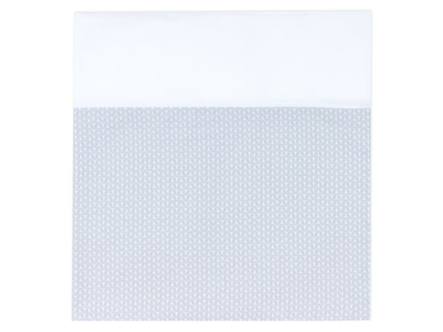 Tela de enfermería hojas pequeñas gris claro sobre blanco