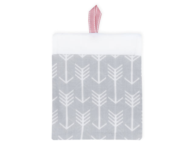 Washcloth white arrows on gray