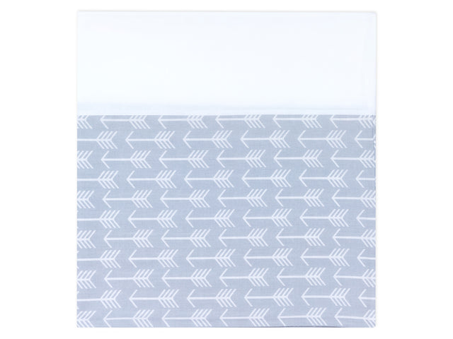 Nursing cloth white arrows on gray uniwhite