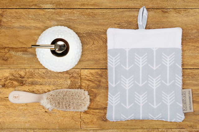 Washcloth white arrows on gray