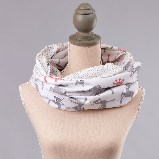 Pyjama d'allaitement petits faons gris orange sur blanc gris pois irréguliers sur blanc