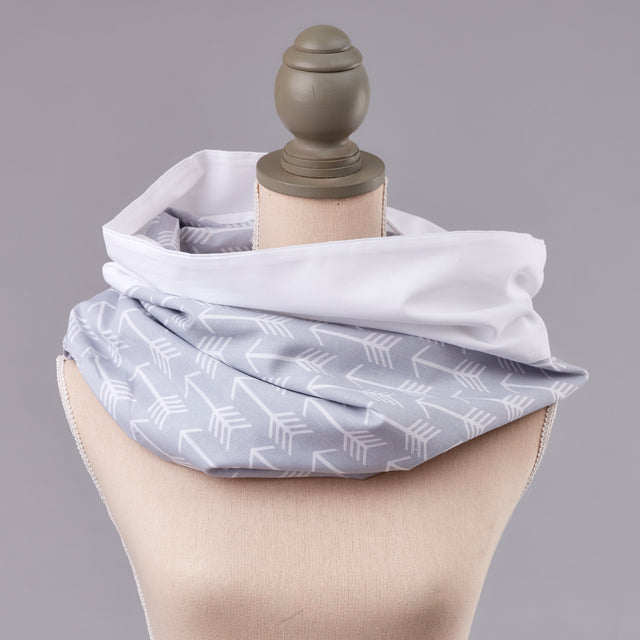 Nursing cloth white arrows on gray uniwhite