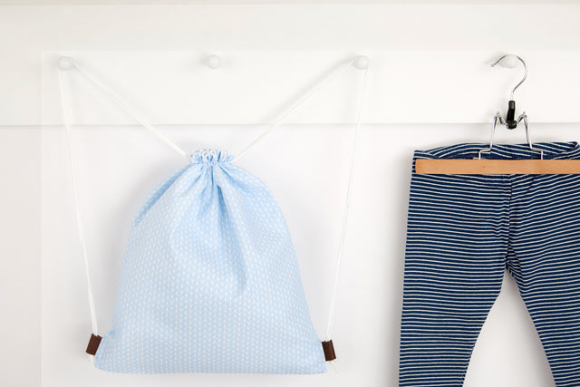 Drawstring bag small leaves light blue on white