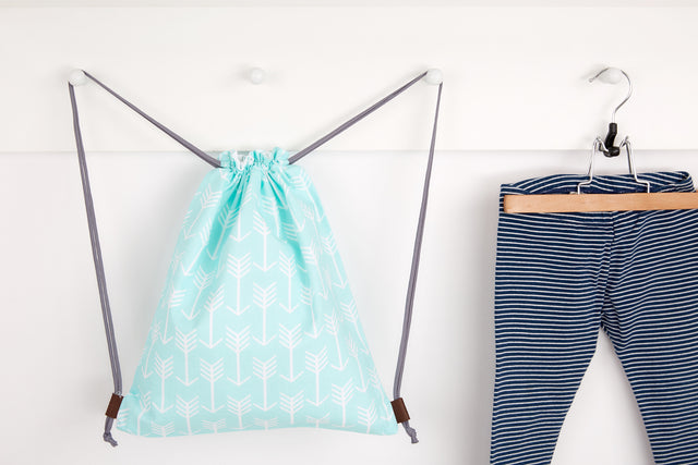 Drawstring Bag White Arrows on Mint