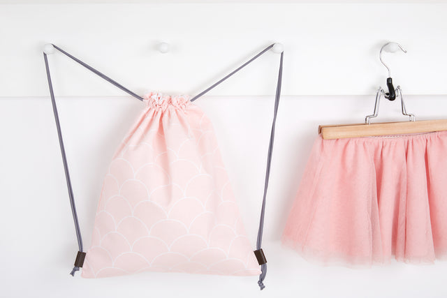 Drawstring bag white semicircles on pastel pink