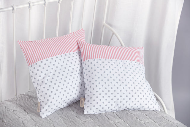 Housse de coussin pois gris sur rayures blanches rose