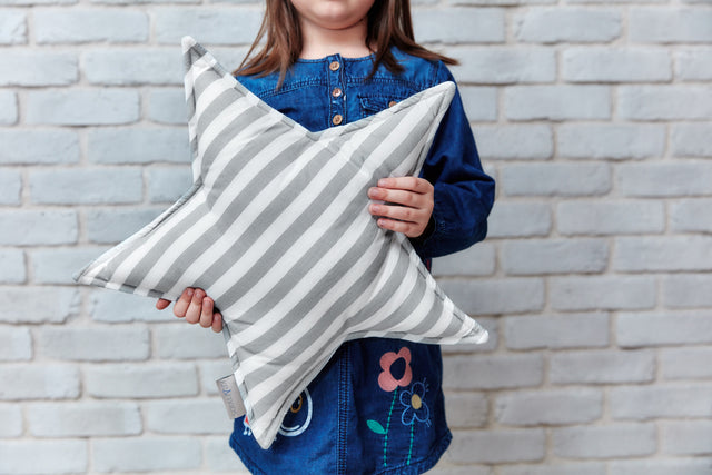 Coussin étoile rayures épaisses gris