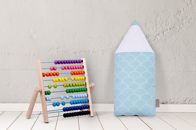 Crayon chiffon demi-cercles blancs sur pastel menthe