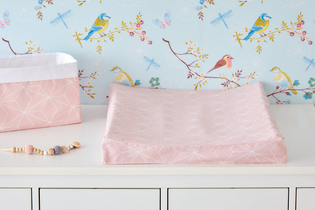 Housse pour matelas à langer compensé losanges fins blancs sur vieux rose