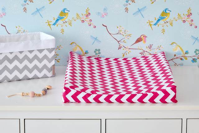 Funda para cambiador de cuña Chevron magenta