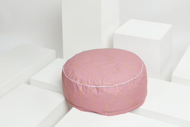 Pouf gold lines on pink