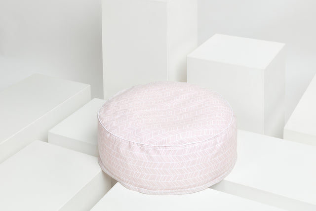 Pouf motif plume blanc sur rose