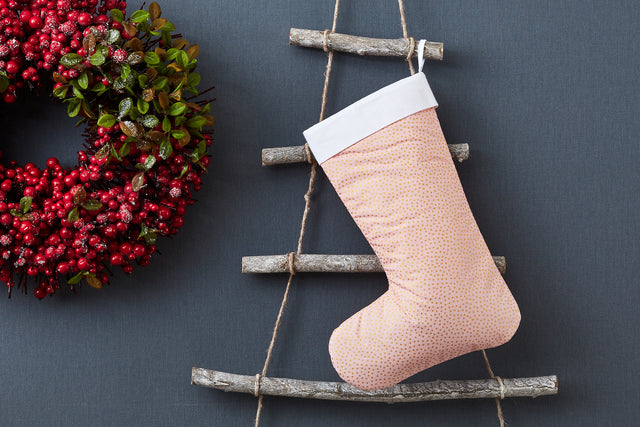Chaussette de Noël mousseline pois dorés sur rose