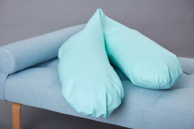 coussin d'allaitement de qualité pois blancs sur menthe
