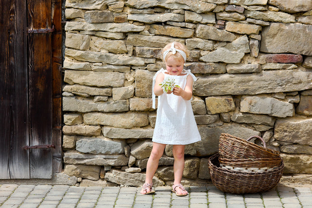 Vestido Niña Muselina Lunares Dorados sobre Blanco