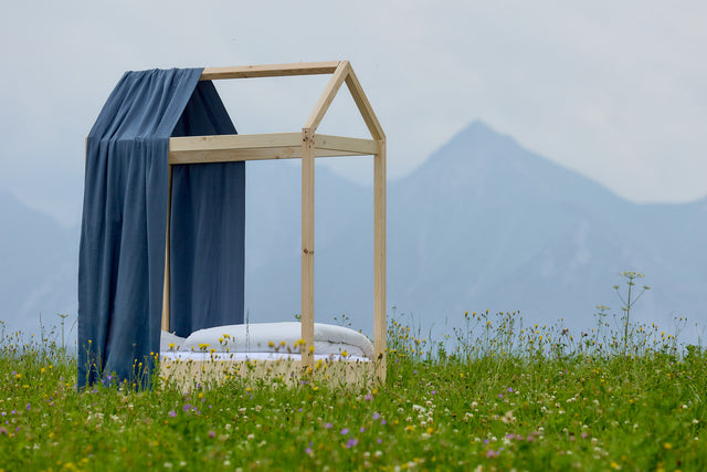 Bed canopy muslin blue