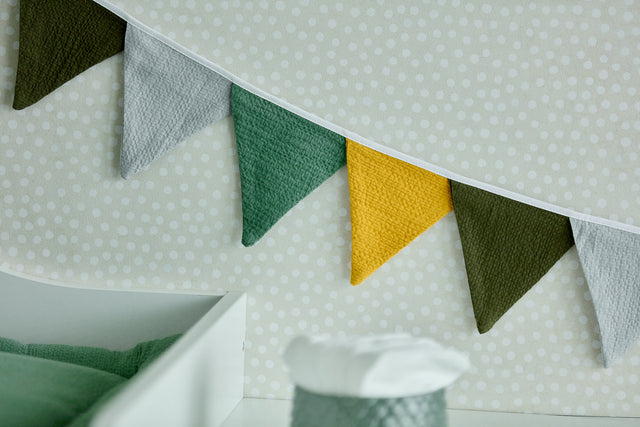 Pennant chain double crepe green yellow gray autumn green