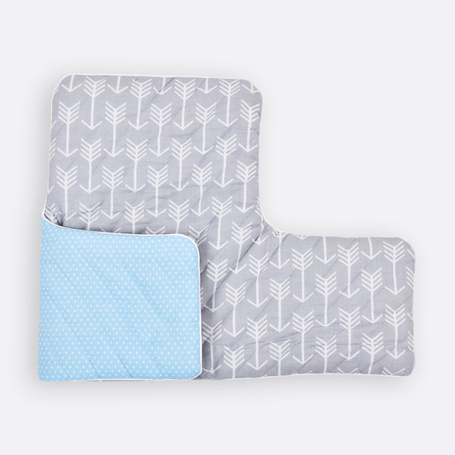 Coussins de chaise haute flèches blanches sur gris pois blancs sur bleu clair