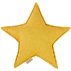 Das KraftKids Sternkissen Leinen in Gelb-Senfgelb mit feiner Stoffstruktur und seitlichem Etikett setzt als Highlight im Kinderzimmer stilvolle Akzente - präsentiert vor weißem Hintergrund.