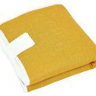 Die KraftKids Reisewickelunterlage Leinen gelb senfgelb ist eine platzsparende Wickelauflage mit weißer Umrandung und Stoffschlaufe - ideal als Reiseauflage Baby für unkomplizierte Windelwechsel unterwegs.