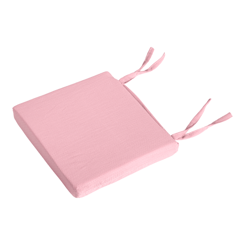 Ein quadratisches, hellrosa KraftKids Sitzkissen für Stühle Doppelkrepp mit zwei Stoffbändern auf einer Seite und einem abnehmbaren Bezug, abgebildet auf weißem Hintergrund.