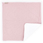 Die KraftKids Wickelunterlage Musselin goldene Punkte auf Rosa ist eine weiche, rosafarbene Wickelunterlage mit goldenen Punkten und einer weißen, strukturierten Unterseite - ideal für kuschelige Windelwechsel und eine stilvolle Kinderzimmereinrichtung.