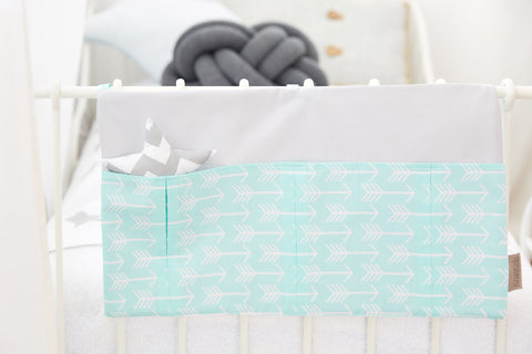 Bed bag white arrows on mint plain gray