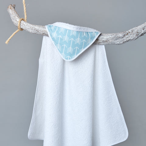 Hooded towel white arrows on blue