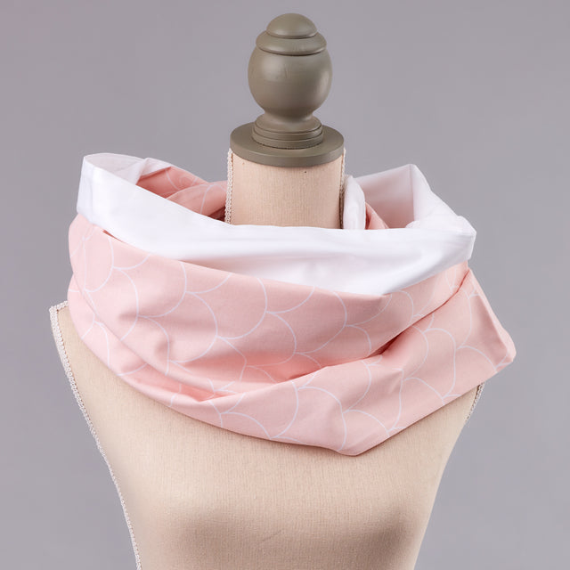Nursing cloth plain white white semicircles on pastel pink