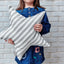 Coussin étoile rayures épaisses gris