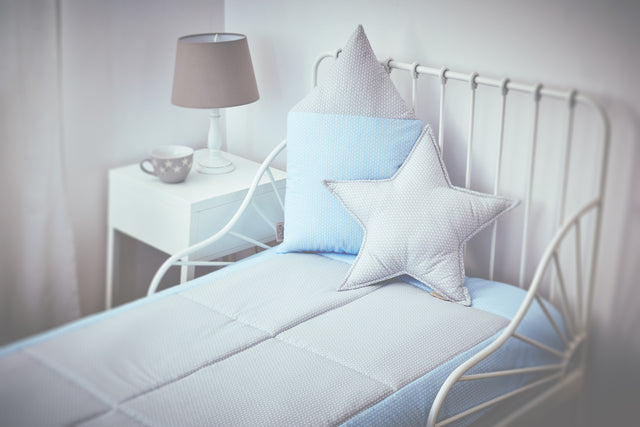 Bedspread small leaves light blue on white small leaves light gray on white