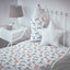 Couvre-lit petits faons gris orange sur blanc