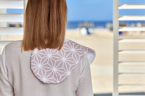 Hvid Diamante Burp Cloth på Cameo Pink