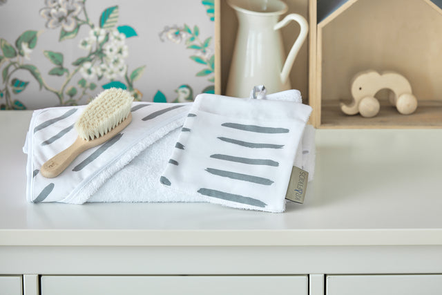 Washcloth gray strokes on white
