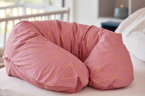 coussin d'allaitement de qualité lignes dorées sur rose