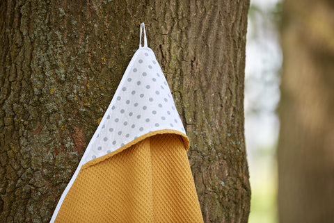 Hooded towel gray dots on white waffle piqué mustard