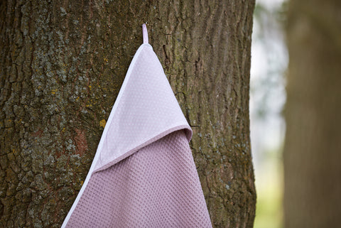 Hooded towel white dots on pink waffle piqué pink