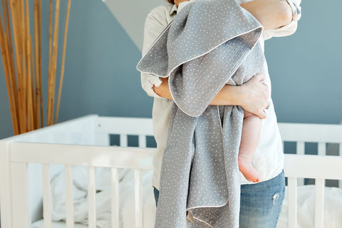 Baby blanket muslin grey dots