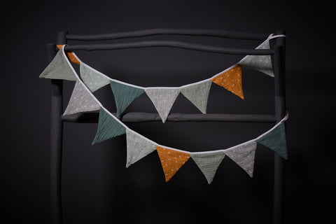 Bunting dandelions on yellow and gray