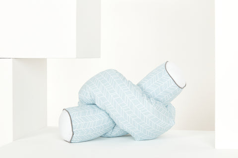 Changing table border white feather pattern on blue