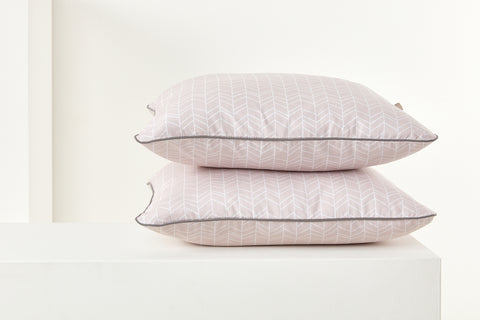 Cushion cover white feather pattern on pink