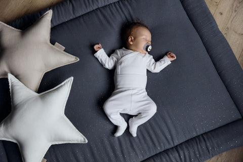 Playmat muslin golden dots on gray