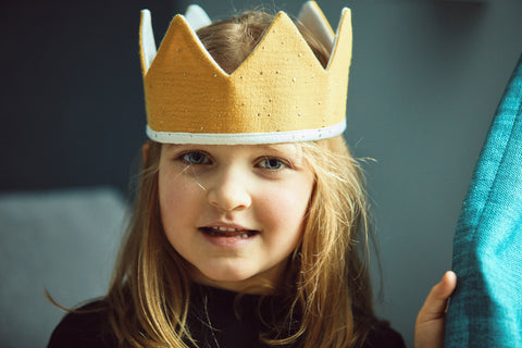 Fabric crown muslin golden dots on white