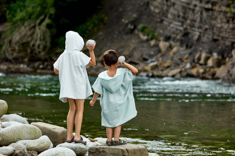 Bath poncho muslin golden dots on green