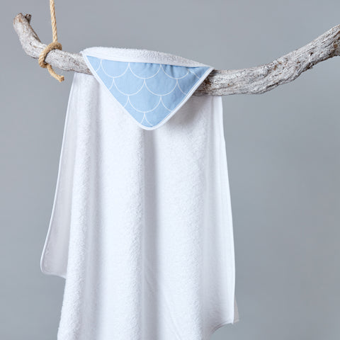 Hooded towel white semicircles on pastel blue