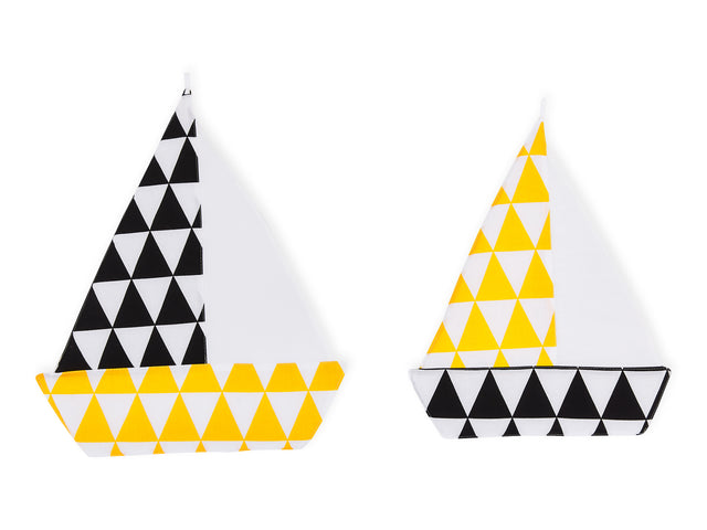 Velero triángulos amarillos