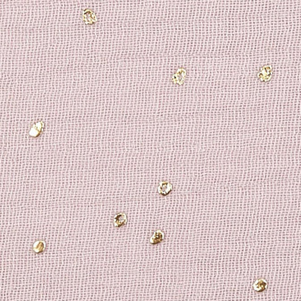 Eine Nahaufnahme von KraftKids Stoff Musselin goldene Punkte auf Rosa MGB SSS099, mit hochwertiger 100% Baumwolle in zartrosa mit verstreuten Goldpunkten für ein zeitlos elegantes Finish.