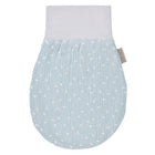 Der KraftKids Strampelsack Frühling Sommer Musselin mint Pusteblumen ist ein mintfarbener Babywickel mit weißem Abschlussband, kleinen weißen Pusteblumenmustern und einem Stoffanhänger auf der rechten Seite.