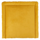 Die KraftKids Wickelauflage Cord Breitcord Gelb Senf ist ein rechteckiges, senfgelbes Haustierbett mit erhöhtem Rand, das einen bequemen Ruheplatz bietet, von oben auf weißem Hintergrund.