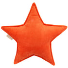 Das KraftKids Sternkissen Cord Breitcord in Reinorange ist ein weiches, geripptes, sternförmiges Kissen mit einem seitlichen Stoffanhänger - ideal, um einen gemütlichen, lebendigen Akzent in jedes Kinderzimmer zu bringen.